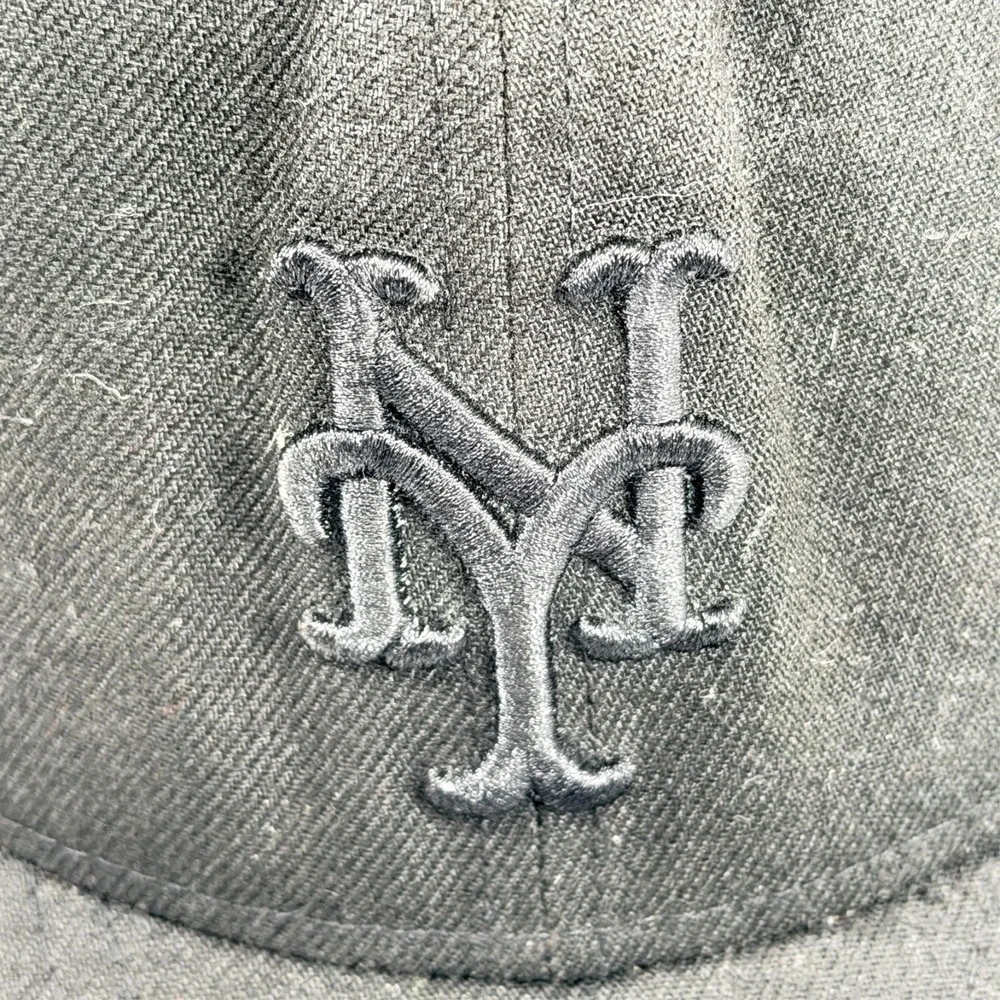 New York Mets New Era 9FIFTY Hat Blackout Tonal Black Logo Snapback Cap - Picture 5 of 7